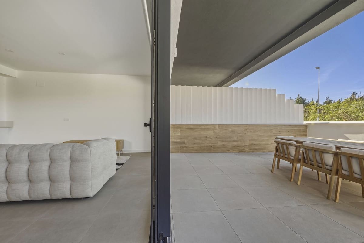 3 makuuhuone Omakotitalo myytävänä paikassa Atalaya de Rio Verde mukana uima-altaan 
autotalli - 795 000 € (Ref: 9606883)