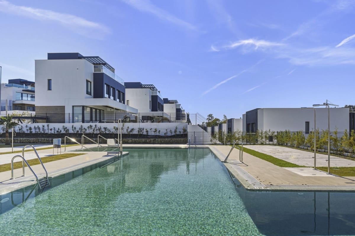 Casa de 3 habitaciones en Atalaya de Rio Verde en venta con piscina garaje - 745.000 € (Ref: 9606883)