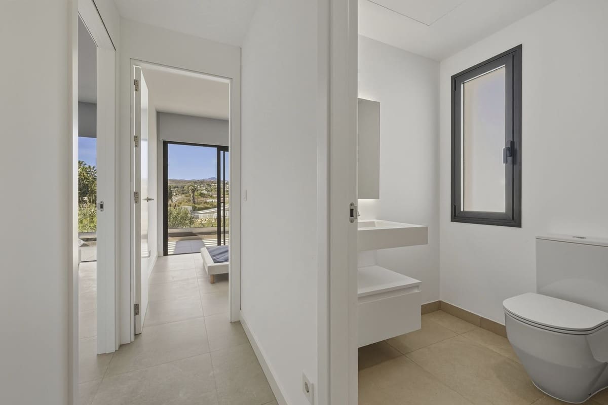 Casa de 3 habitaciones en Atalaya de Rio Verde en venta con piscina garaje - 745.000 € (Ref: 9606883)