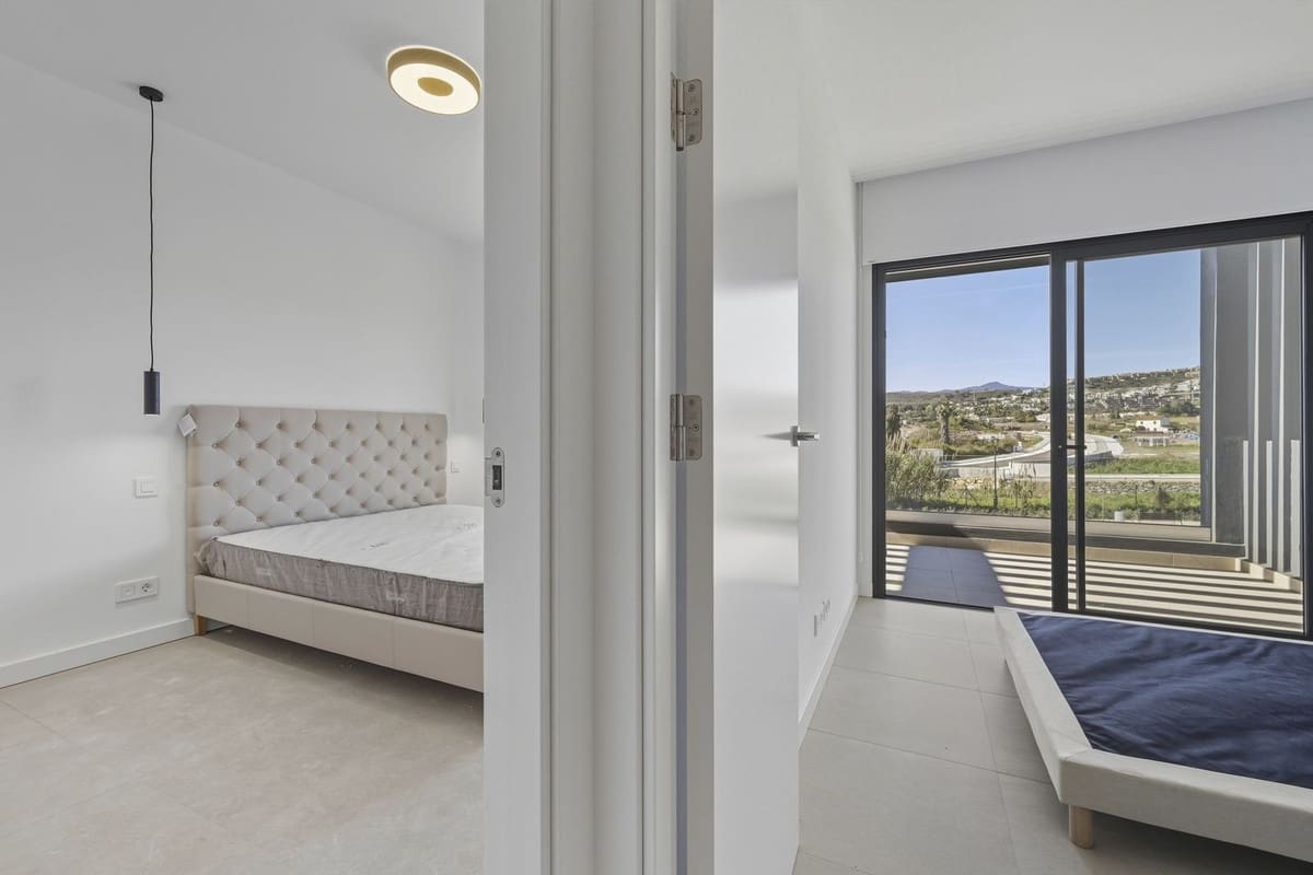 Casa de 3 habitaciones en Atalaya de Rio Verde en venta con piscina garaje - 745.000 € (Ref: 9606883)