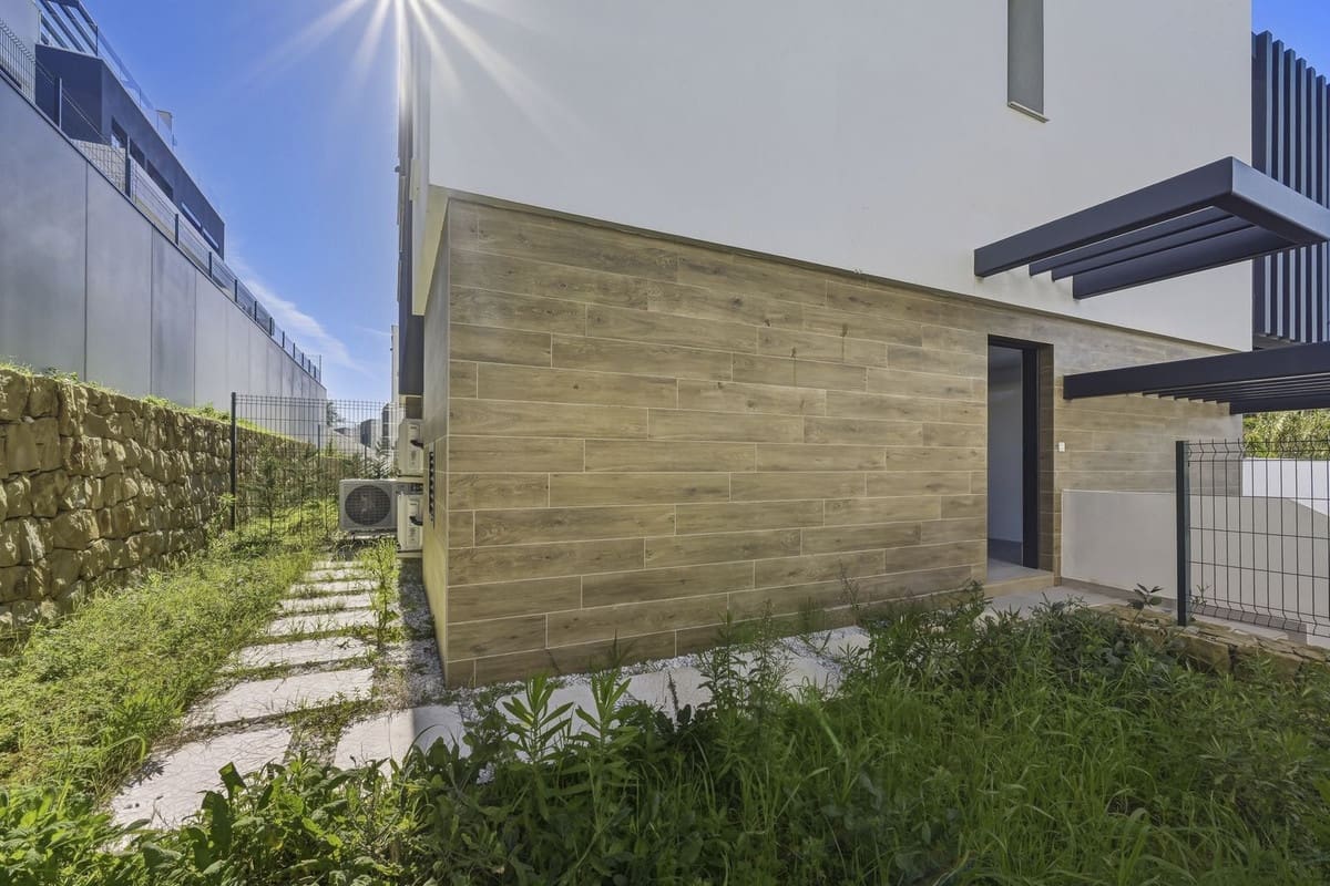 Casa de 3 habitaciones en Atalaya de Rio Verde en venta con piscina garaje - 745.000 € (Ref: 9606883)