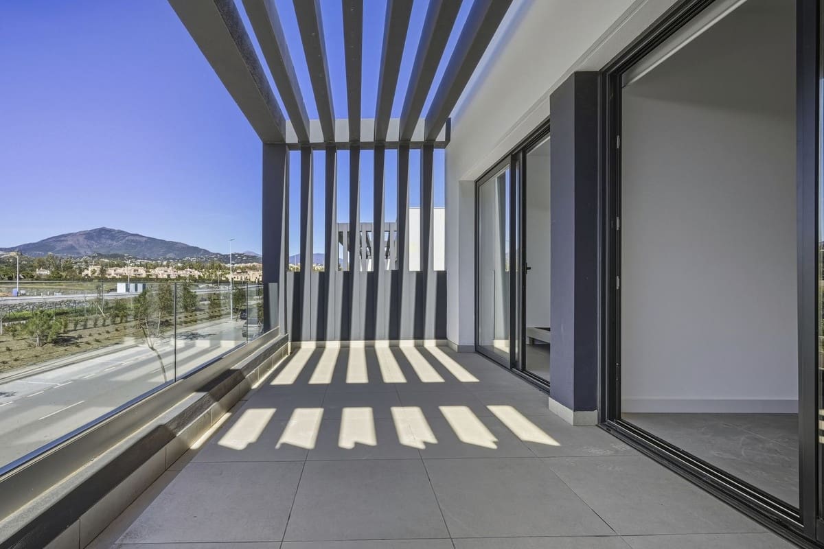 Casa de 3 habitaciones en Atalaya de Rio Verde en venta con piscina garaje - 745.000 € (Ref: 9606883)