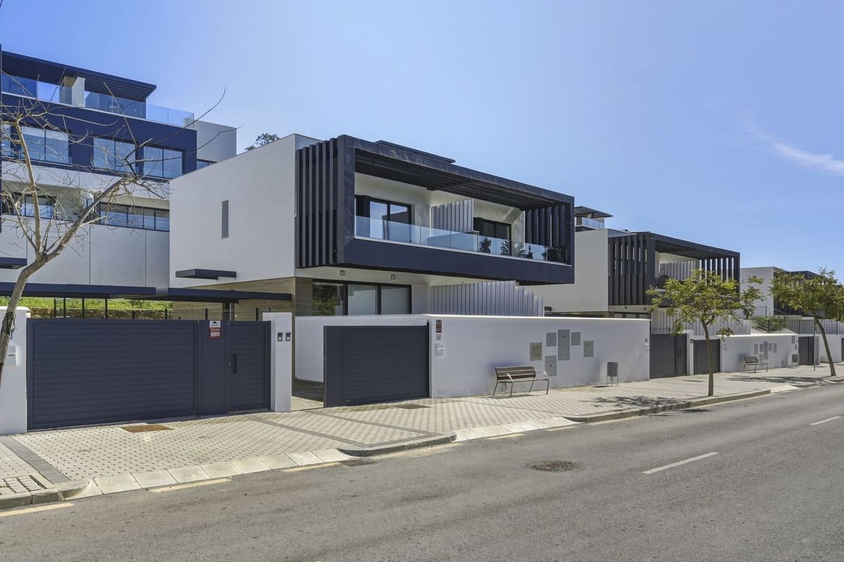 Casa de 3 habitaciones en Atalaya de Rio Verde en venta con piscina garaje - 745.000 € (Ref: 9606883)