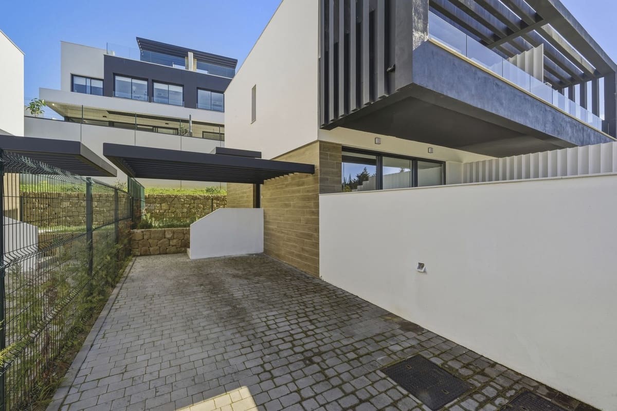 3 bedroom Townhouse for sale in Atalaya de Rio Verde with pool garage - € 745,000 (Ref: 9606883)