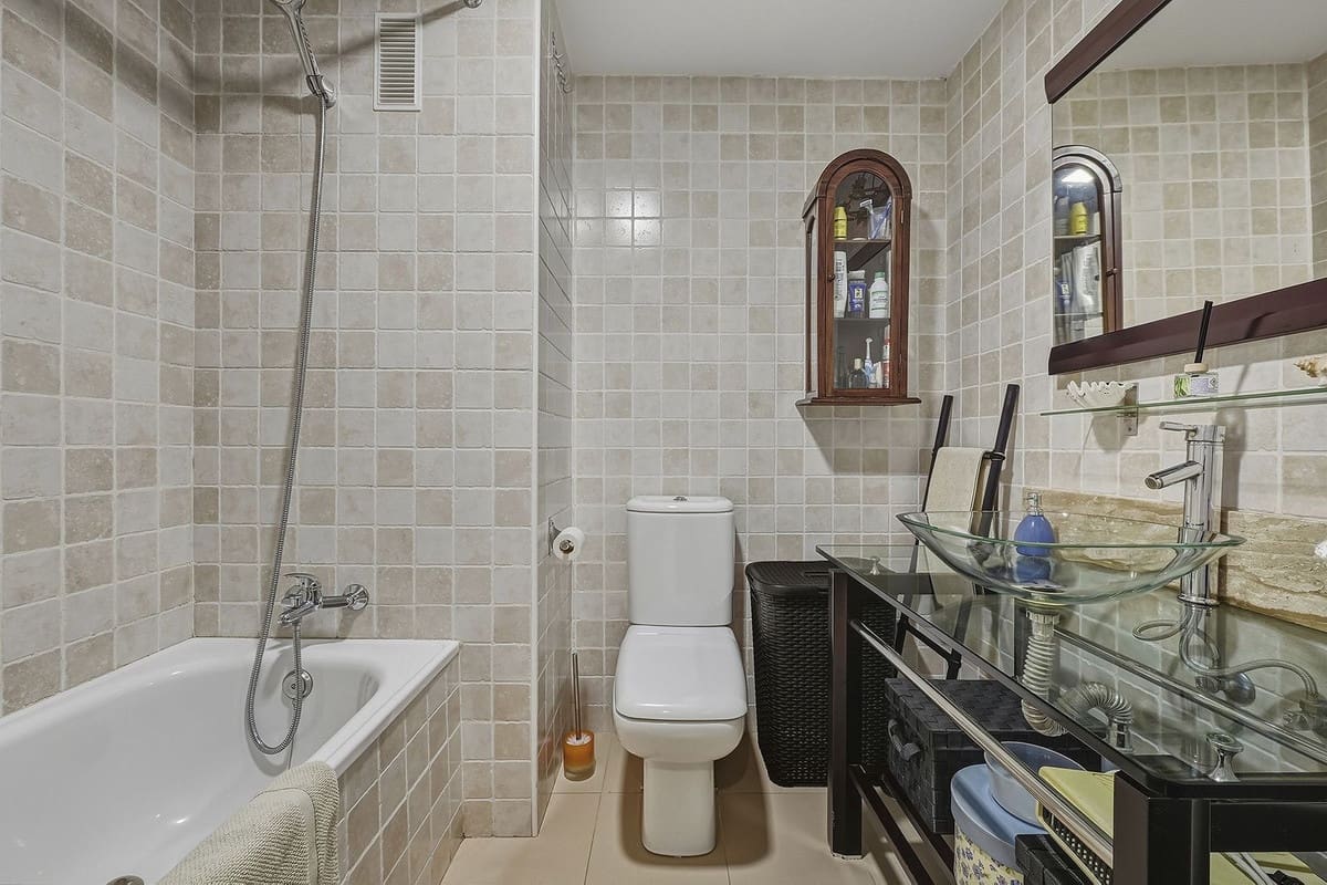 2 bedroom Apartment for sale in La Reserva with pool garage - € 382,000 (Ref: 9610215)