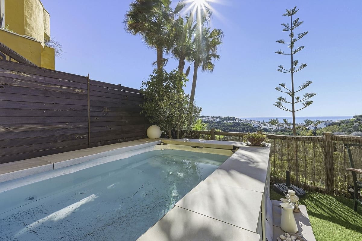 2 bedroom Apartment for sale in La Reserva with pool garage - € 382,000 (Ref: 9610215)