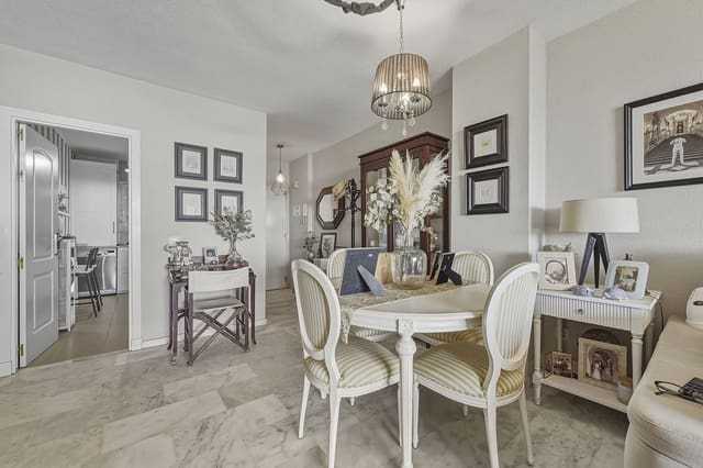 2 sypialnia Apartament na sprzedaż w La Reserva, Marbella z basenem garażem - 376 000 € (Ref: 9610215)