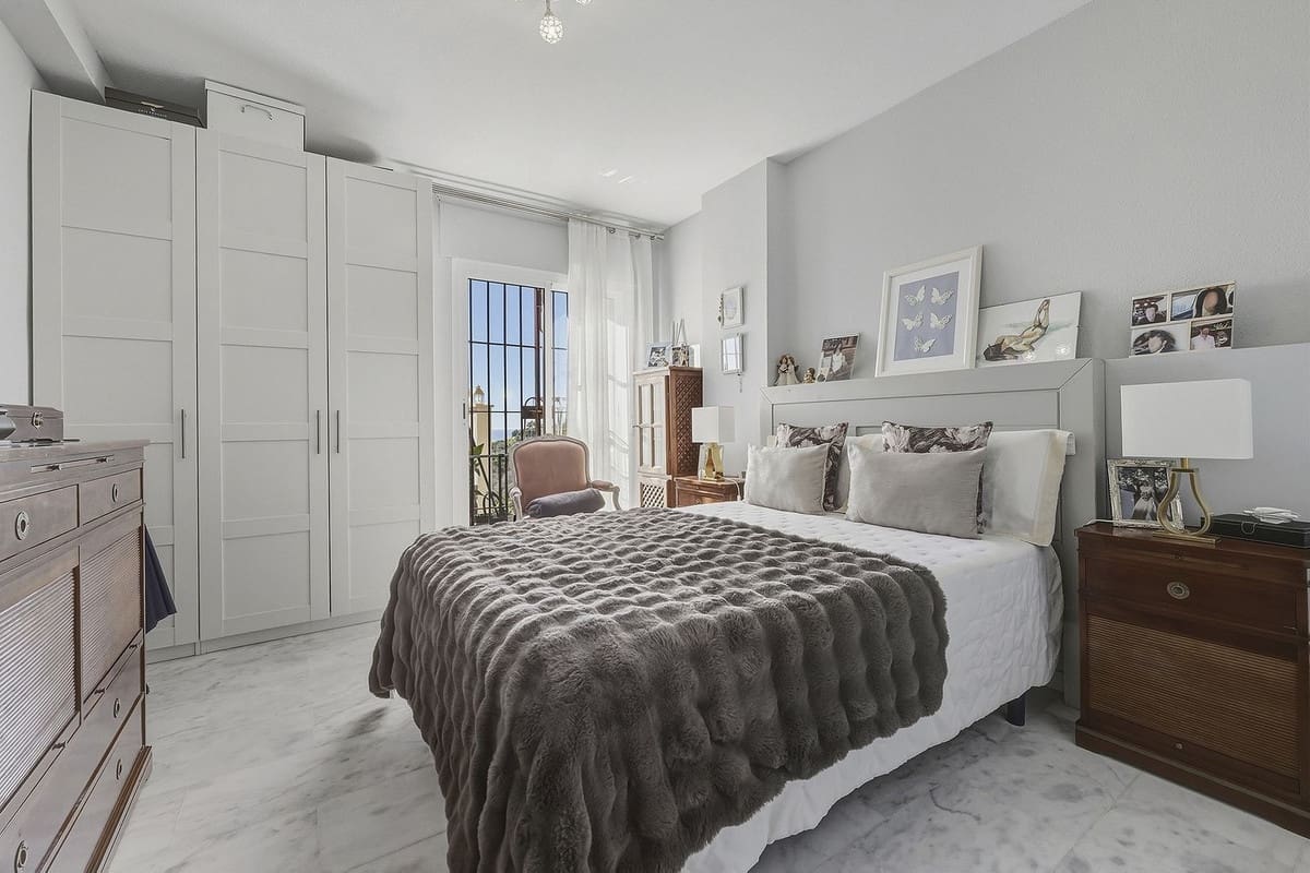 2 soveværelse Lejlighed til salg i La Reserva med swimmingpool garage - € 376.000 (Ref: 9610215)