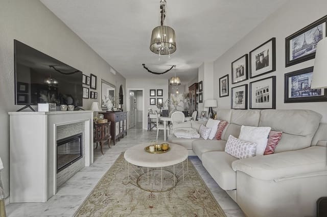 2 soverom Leilighet til salgs i La Reserva, Marbella med svømmebasseng garasje - € 376 000 (Ref: 9610215)