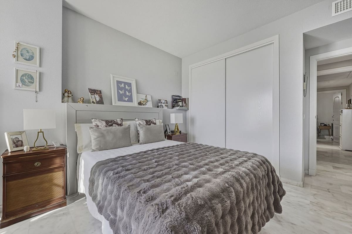 2 Zimmer Apartment zu verkaufen in La Reserva mit Pool Garage - 360.000 € (Ref: 9610215)