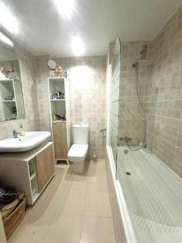 2 bedroom Apartment for sale in La Reserva, Marbella with pool garage - € 350,000 (Ref: 9614229)