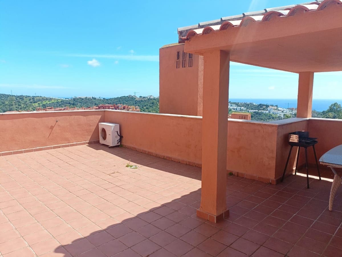 2 soveværelse Lejlighed til salg i La Reserva med swimmingpool garage - € 350.000 (Ref: 9614229)