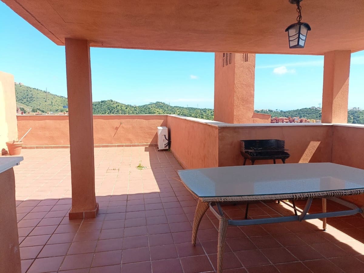 2 soveværelse Lejlighed til salg i La Reserva med swimmingpool garage - € 350.000 (Ref: 9614229)