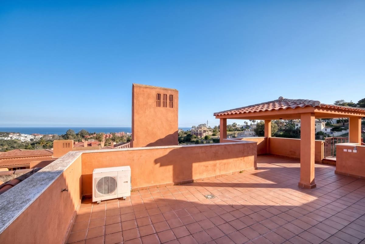 2 soveværelse Lejlighed til salg i La Reserva med swimmingpool garage - € 350.000 (Ref: 9614229)