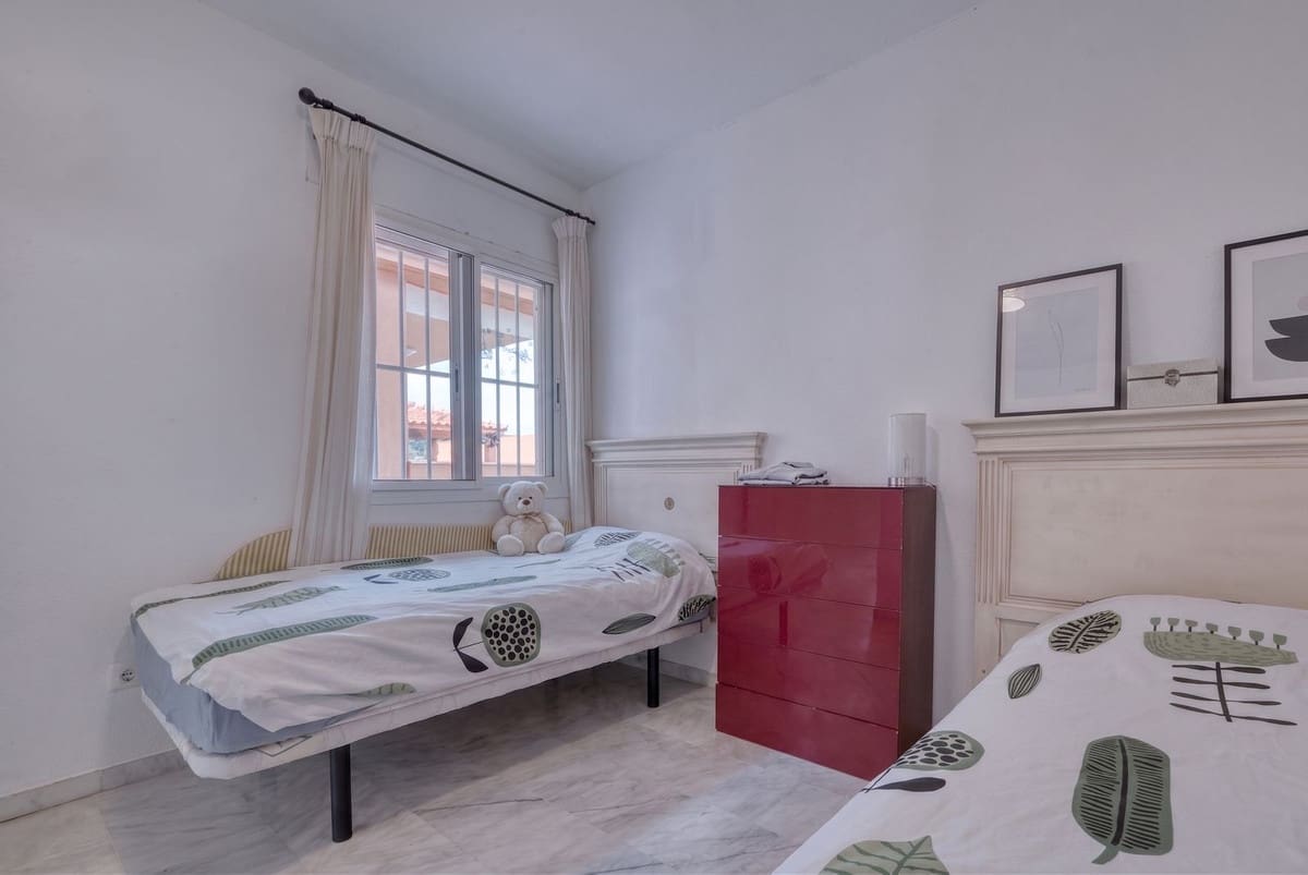 2 soveværelse Lejlighed til salg i La Reserva med swimmingpool garage - € 350.000 (Ref: 9614229)