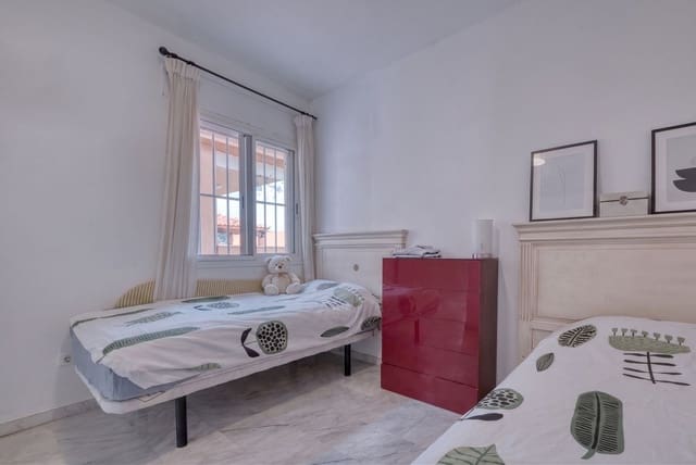 2 chambre Appartement à vendre à La Reserva, Marbella avec piscine garage - 350 000 € (Ref: 9614229)