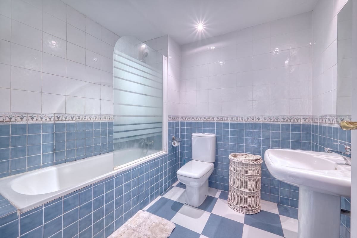 2 soveværelse Lejlighed til salg i La Reserva med swimmingpool garage - € 350.000 (Ref: 9614229)