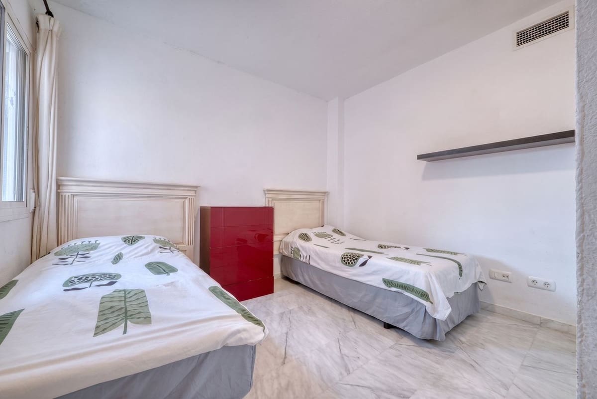 2 soveværelse Lejlighed til salg i La Reserva med swimmingpool garage - € 350.000 (Ref: 9614229)