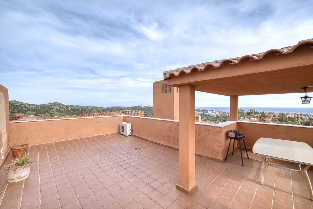 2 soveværelse Lejlighed til salg i La Reserva med swimmingpool garage - € 350.000 (Ref: 9614229)