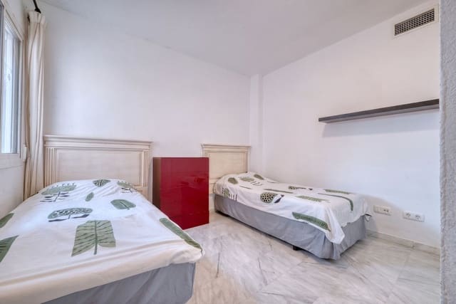 2 chambre Appartement à vendre à La Reserva, Marbella avec piscine garage - 350 000 € (Ref: 9614229)