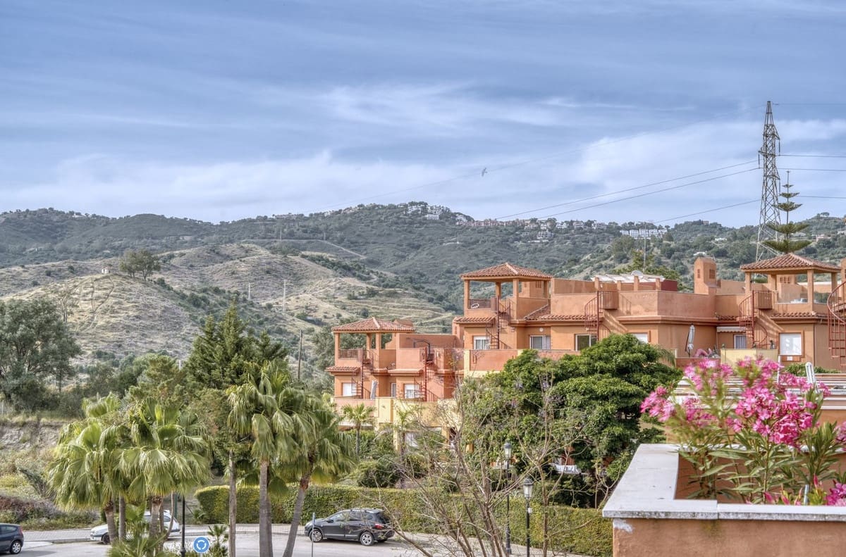 2 soveværelse Lejlighed til salg i La Reserva med swimmingpool garage - € 350.000 (Ref: 9614229)