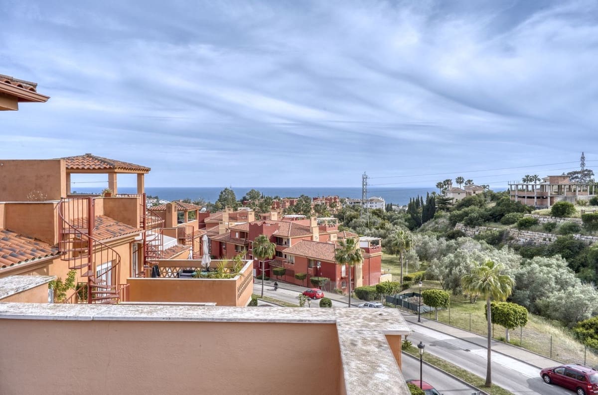 2 soveværelse Lejlighed til salg i La Reserva med swimmingpool garage - € 350.000 (Ref: 9614229)