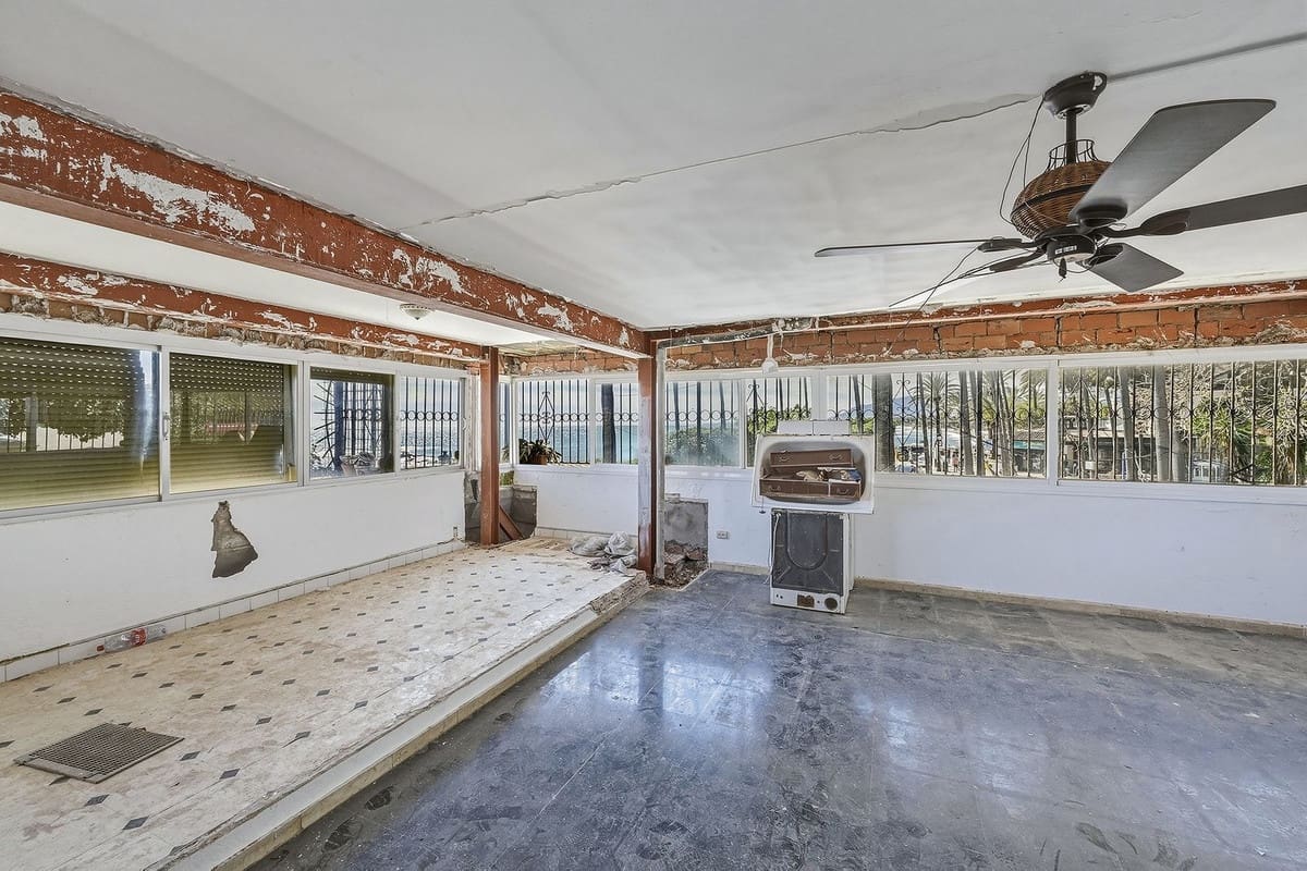 5 bedroom Penthouse for sale in Marbella - € 2,000,000 (Ref: 9657003)