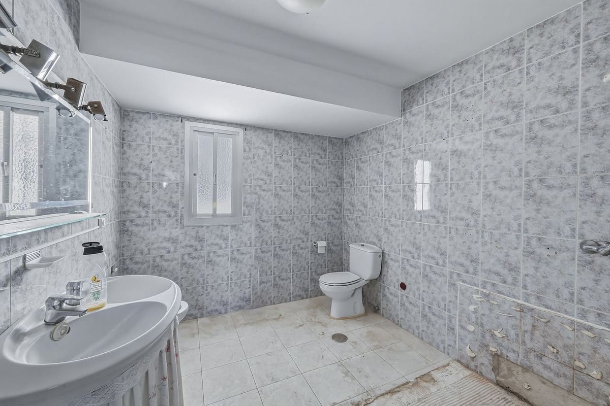 5 bedroom Penthouse for sale in Marbella - € 2,000,000 (Ref: 9657003)