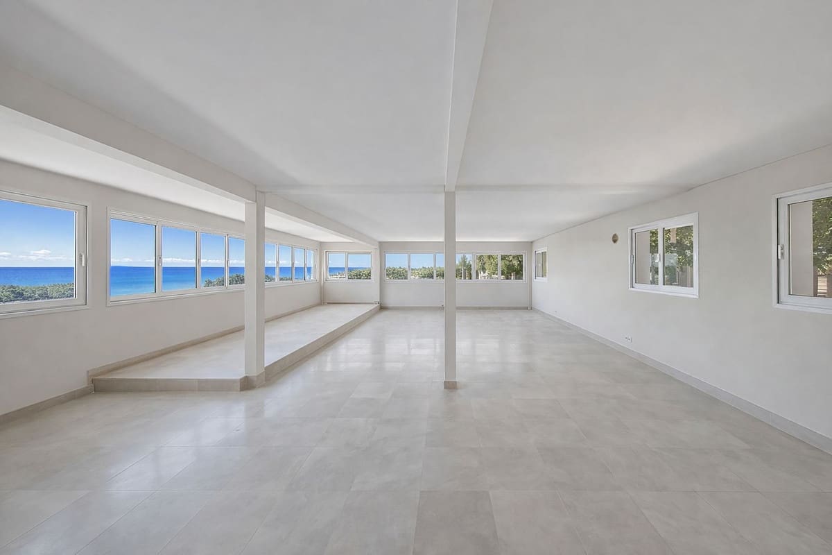 5 bedroom Penthouse for sale in Marbella - € 2,000,000 (Ref: 9657003)