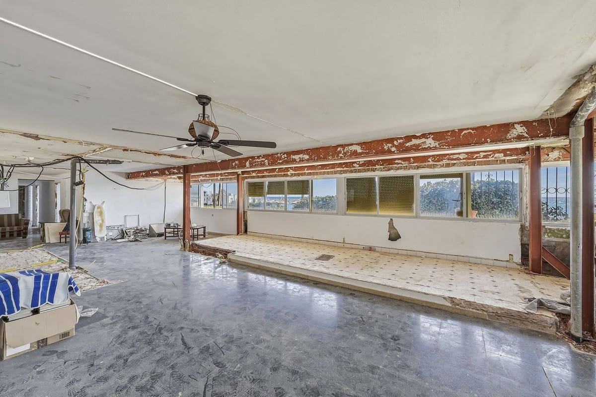 5 bedroom Penthouse for sale in Marbella - € 2,000,000 (Ref: 9657003)