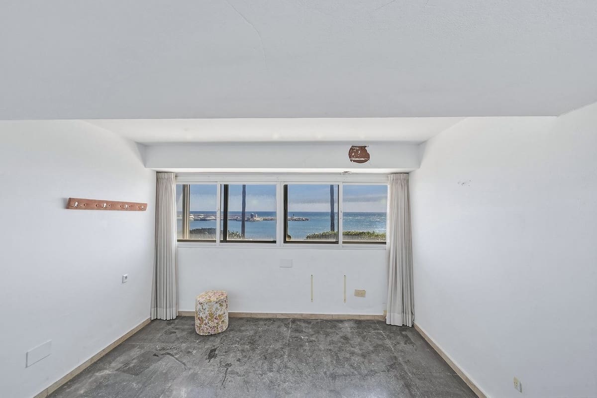 5 bedroom Penthouse for sale in Marbella - € 2,000,000 (Ref: 9657003)