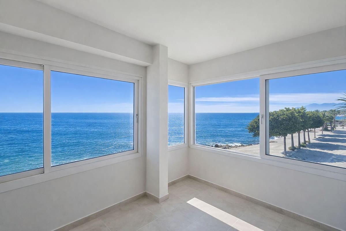 5 bedroom Penthouse for sale in Marbella - € 2,000,000 (Ref: 9657003)