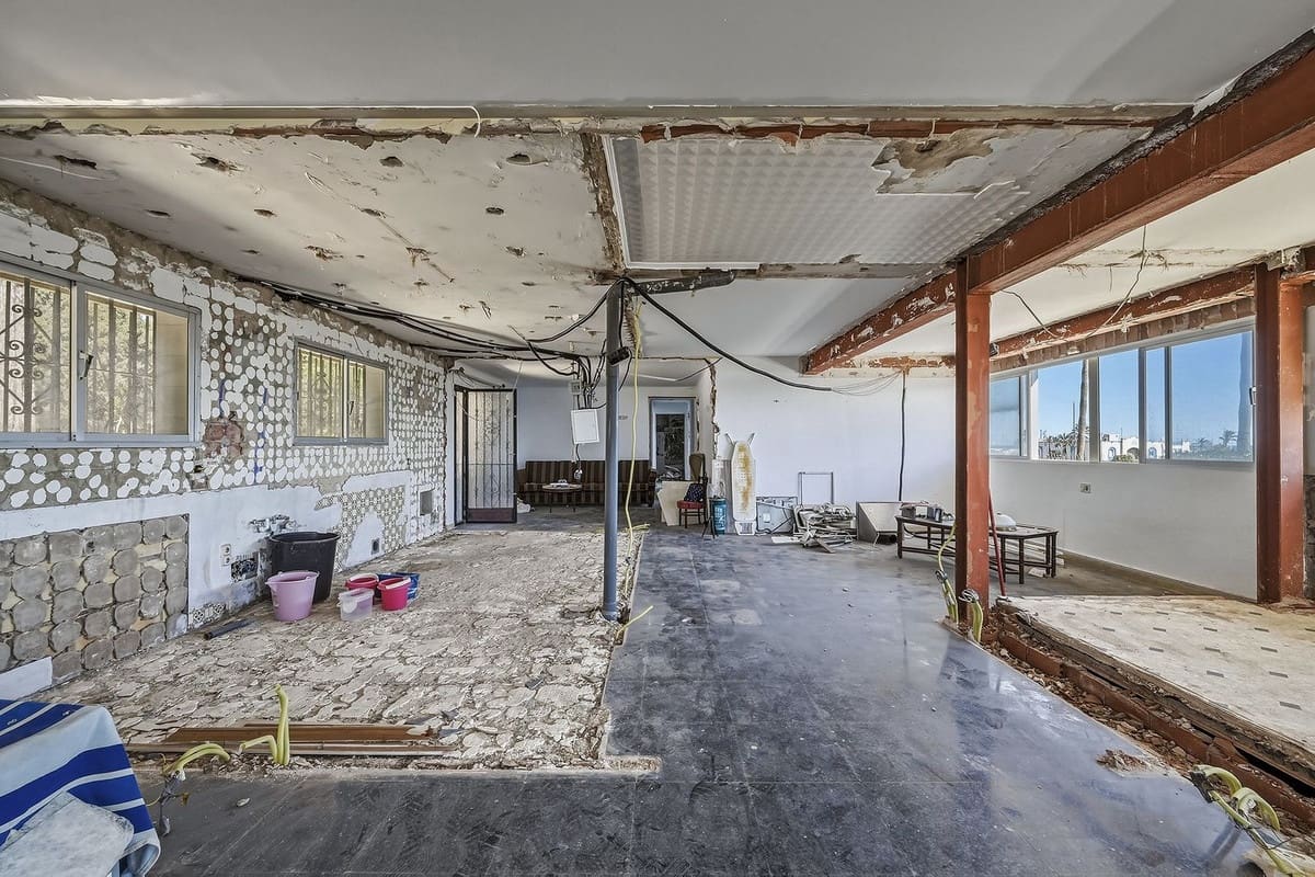 5 bedroom Penthouse for sale in Marbella - € 2,000,000 (Ref: 9657003)