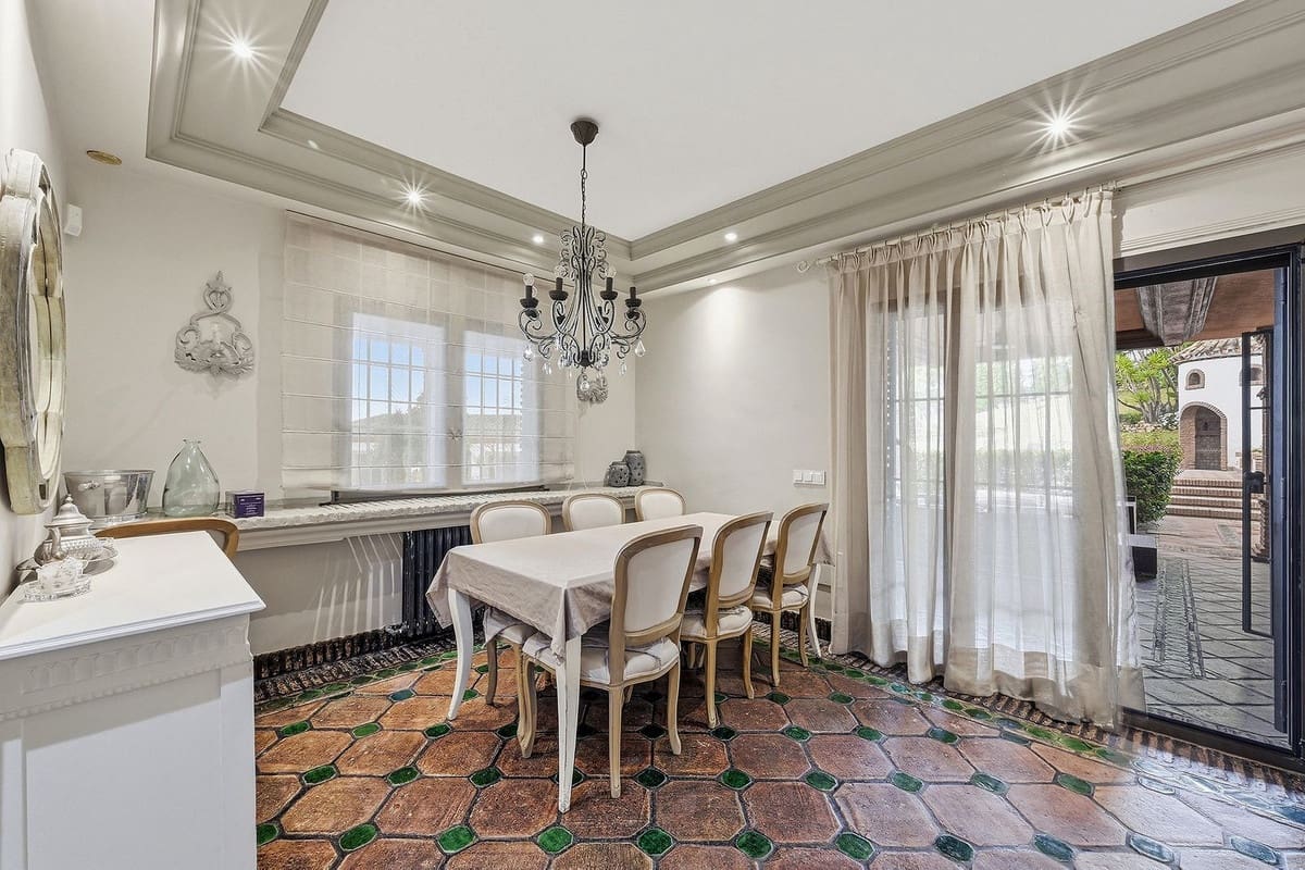 4 soveværelse Villa til salg i Las Chapas med swimmingpool garage - € 2.495.000 (Ref: 9665562)