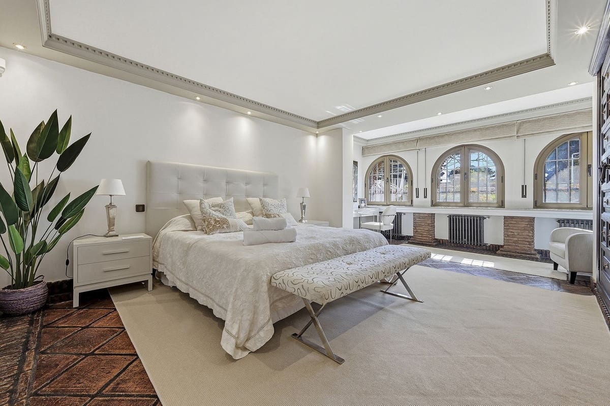 4 soveværelse Villa til salg i Las Chapas med swimmingpool garage - € 2.495.000 (Ref: 9665562)