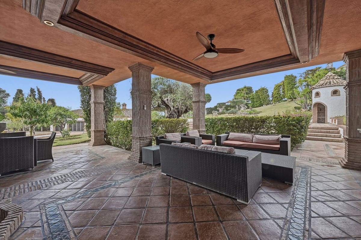 4 soveværelse Villa til salg i Las Chapas med swimmingpool garage - € 2.495.000 (Ref: 9665562)