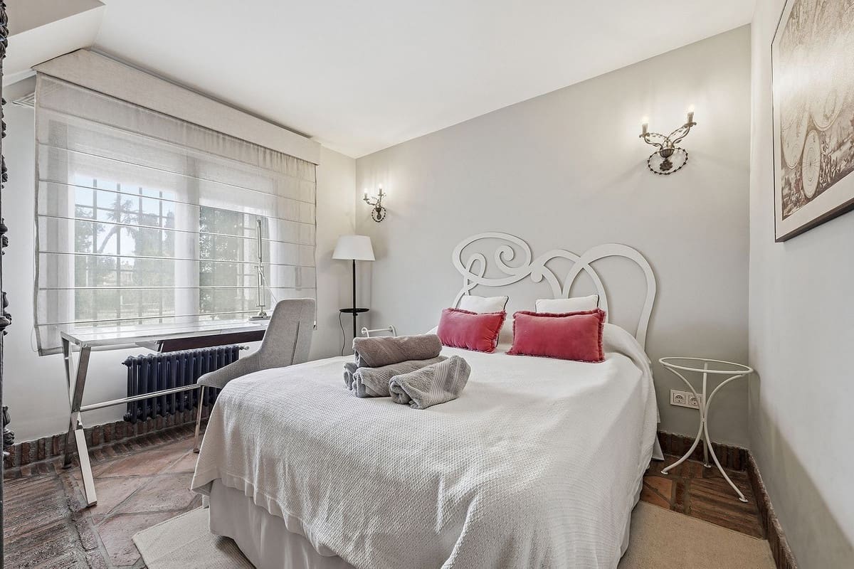 4 soveværelse Villa til salg i Las Chapas med swimmingpool garage - € 2.495.000 (Ref: 9665562)