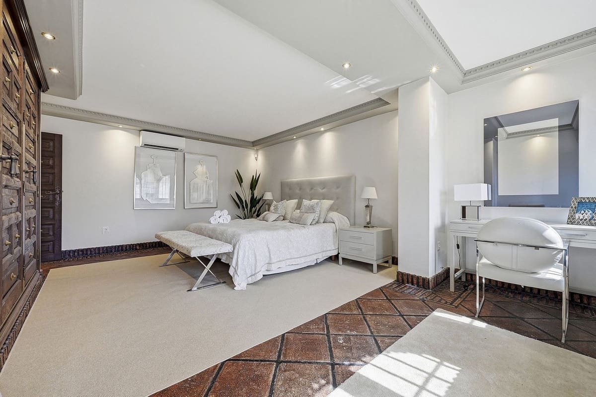 4 soveværelse Villa til salg i Las Chapas med swimmingpool garage - € 2.495.000 (Ref: 9665562)