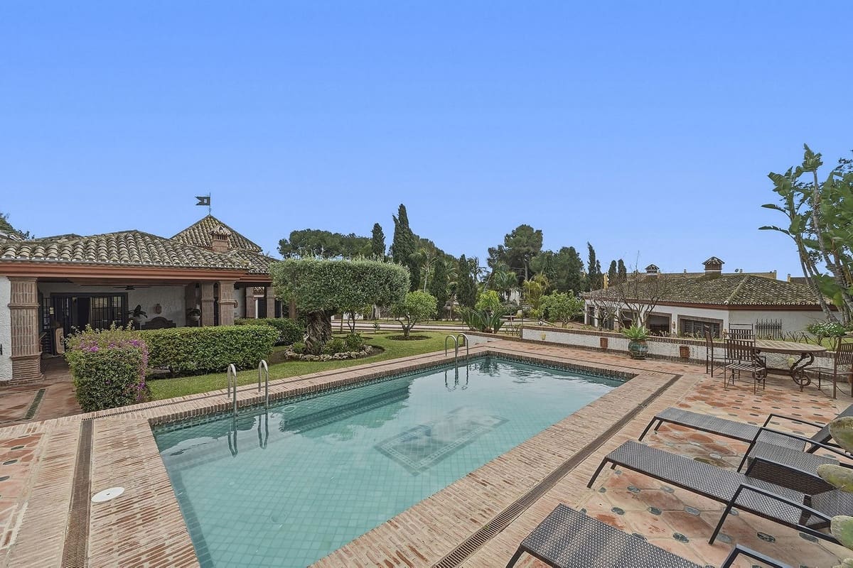 4 soveværelse Villa til salg i Las Chapas med swimmingpool garage - € 2.495.000 (Ref: 9665562)