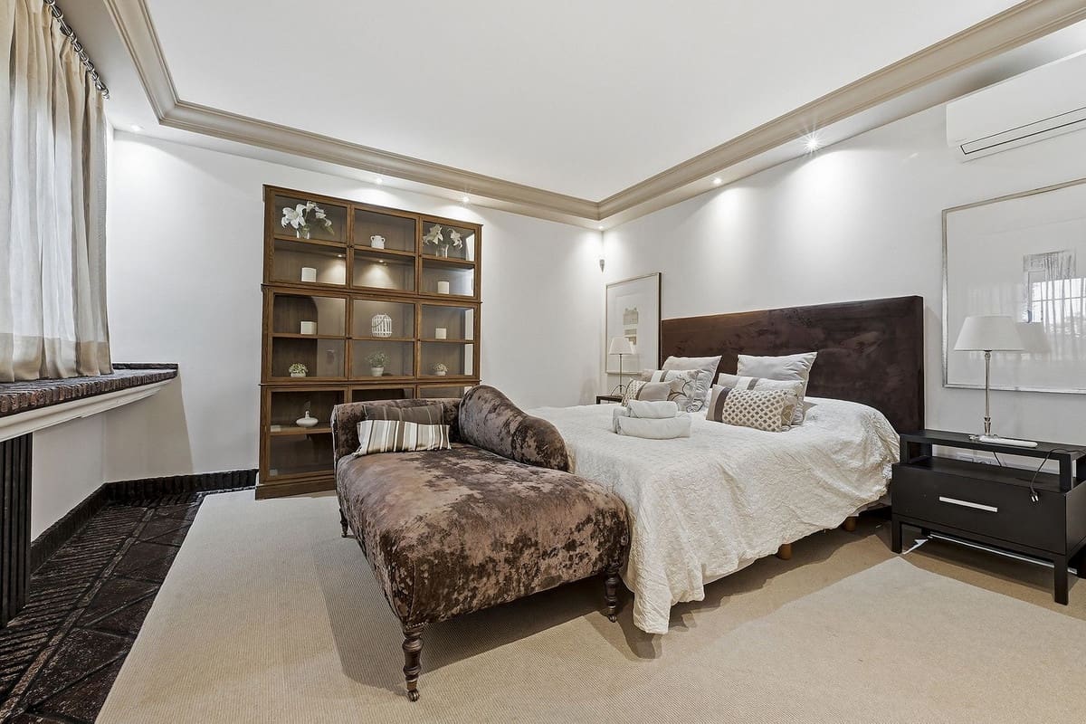 4 soveværelse Villa til salg i Las Chapas med swimmingpool garage - € 2.495.000 (Ref: 9665562)