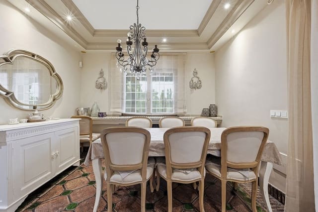 4 quarto Moradia para venda em Las Chapas, Marbella com piscina garagem - 2 495 000 € (Ref: 9665562)