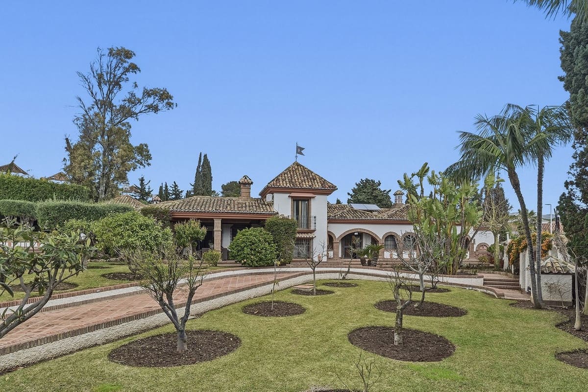 4 soveværelse Villa til salg i Las Chapas med swimmingpool garage - € 2.495.000 (Ref: 9665562)