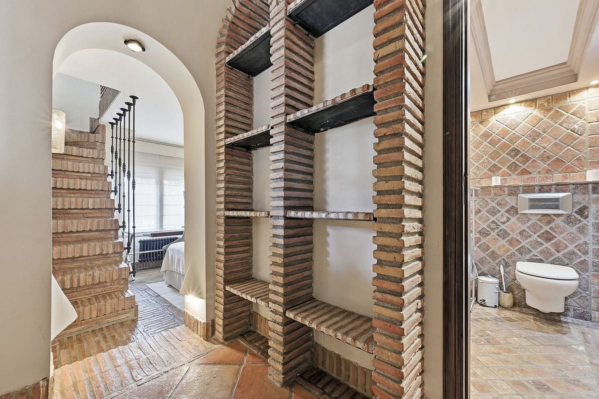 4 soveværelse Villa til salg i Las Chapas med swimmingpool garage - € 2.495.000 (Ref: 9665562)