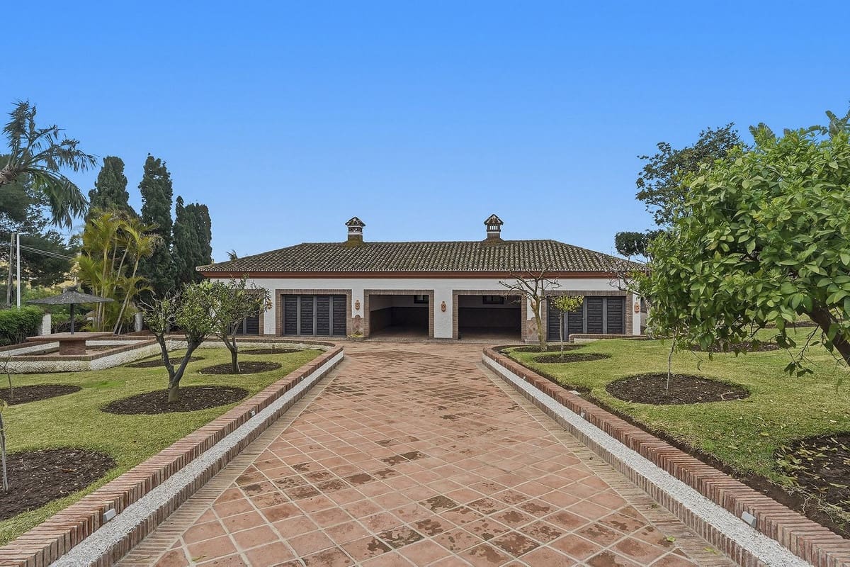 4 soveværelse Villa til salg i Las Chapas med swimmingpool garage - € 2.495.000 (Ref: 9665562)