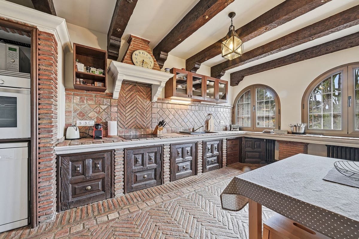 4 soveværelse Villa til salg i Las Chapas med swimmingpool garage - € 2.495.000 (Ref: 9665562)