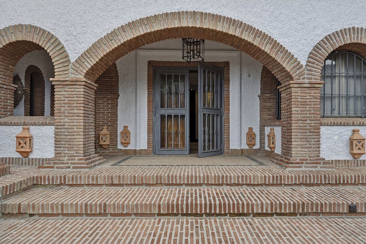 4 soveværelse Villa til salg i Las Chapas med swimmingpool garage - € 2.495.000 (Ref: 9665562)