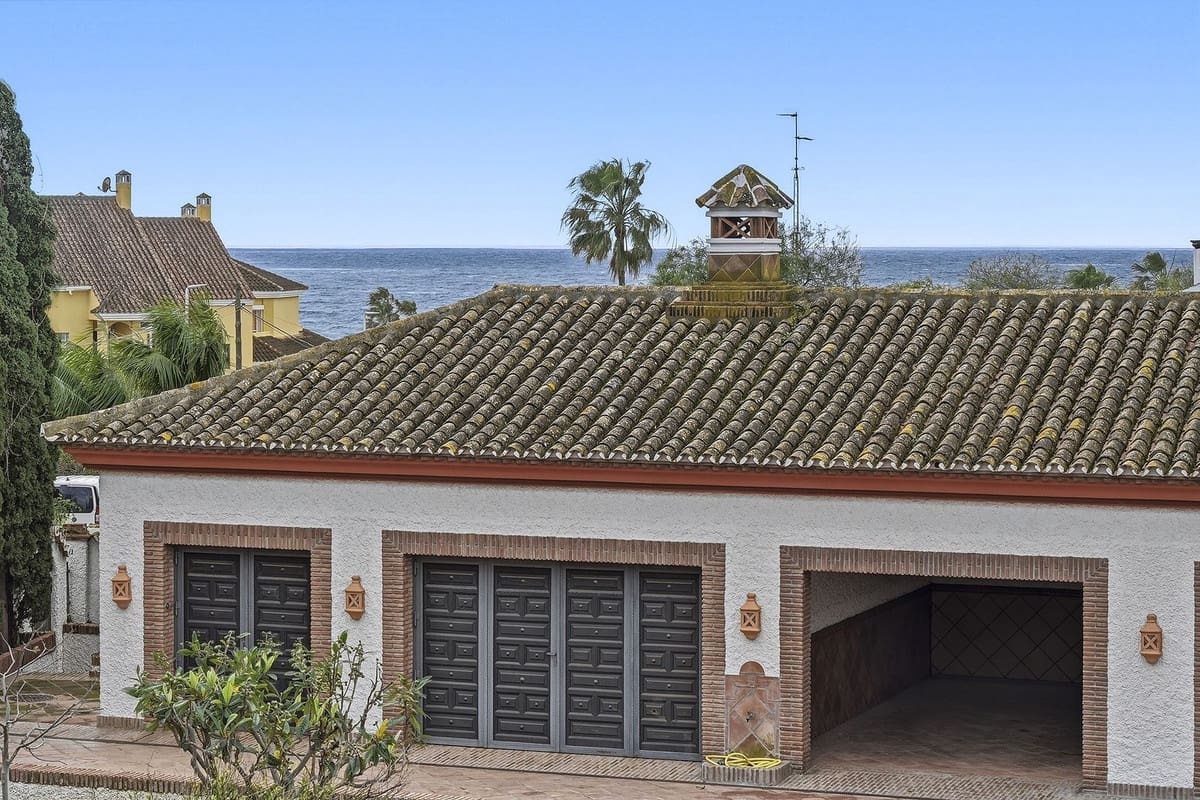 4 soveværelse Villa til salg i Las Chapas med swimmingpool garage - € 2.495.000 (Ref: 9665562)