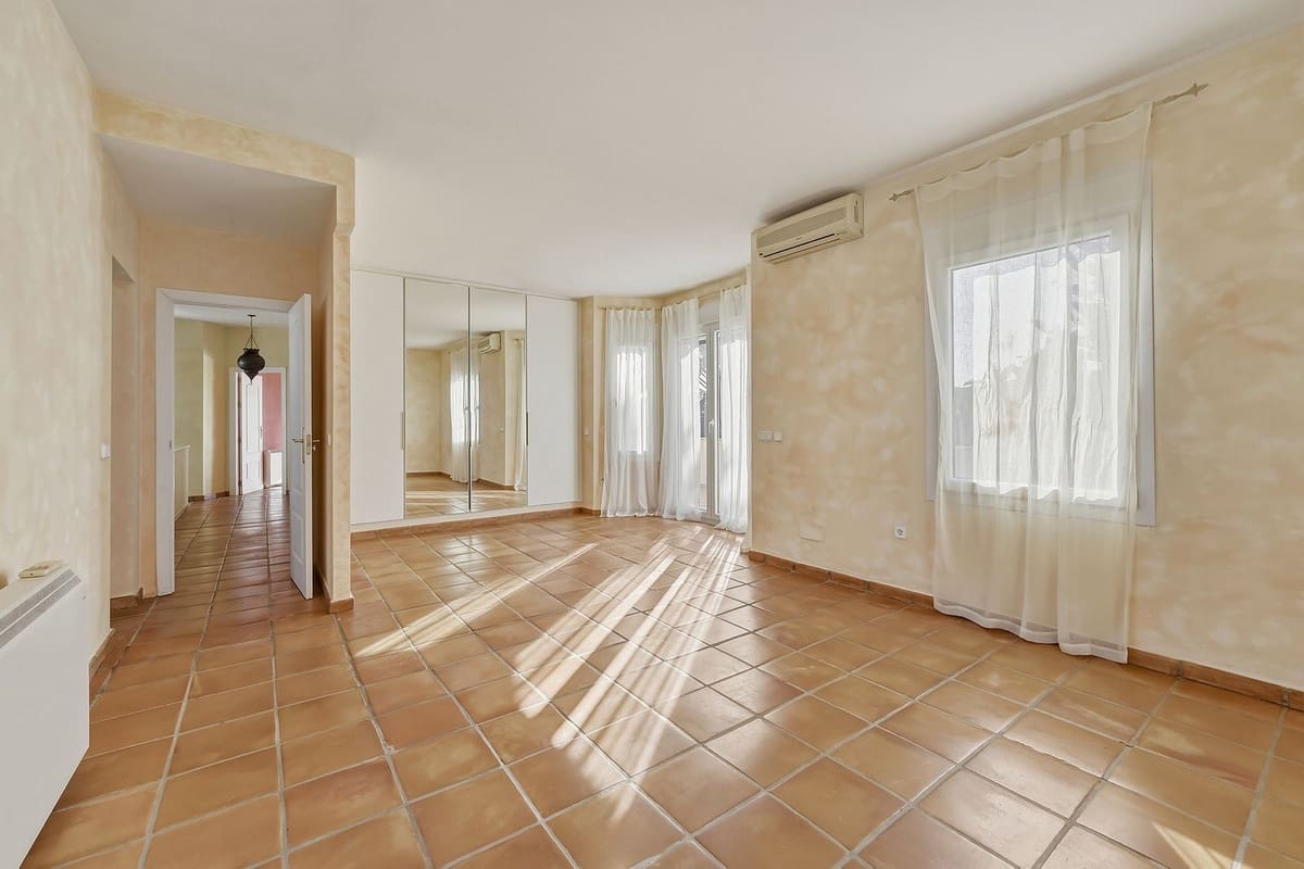 2 slaapkamer Villa te koop in La Reserva met zwembad garage - € 990.000 (Ref: 9685617)