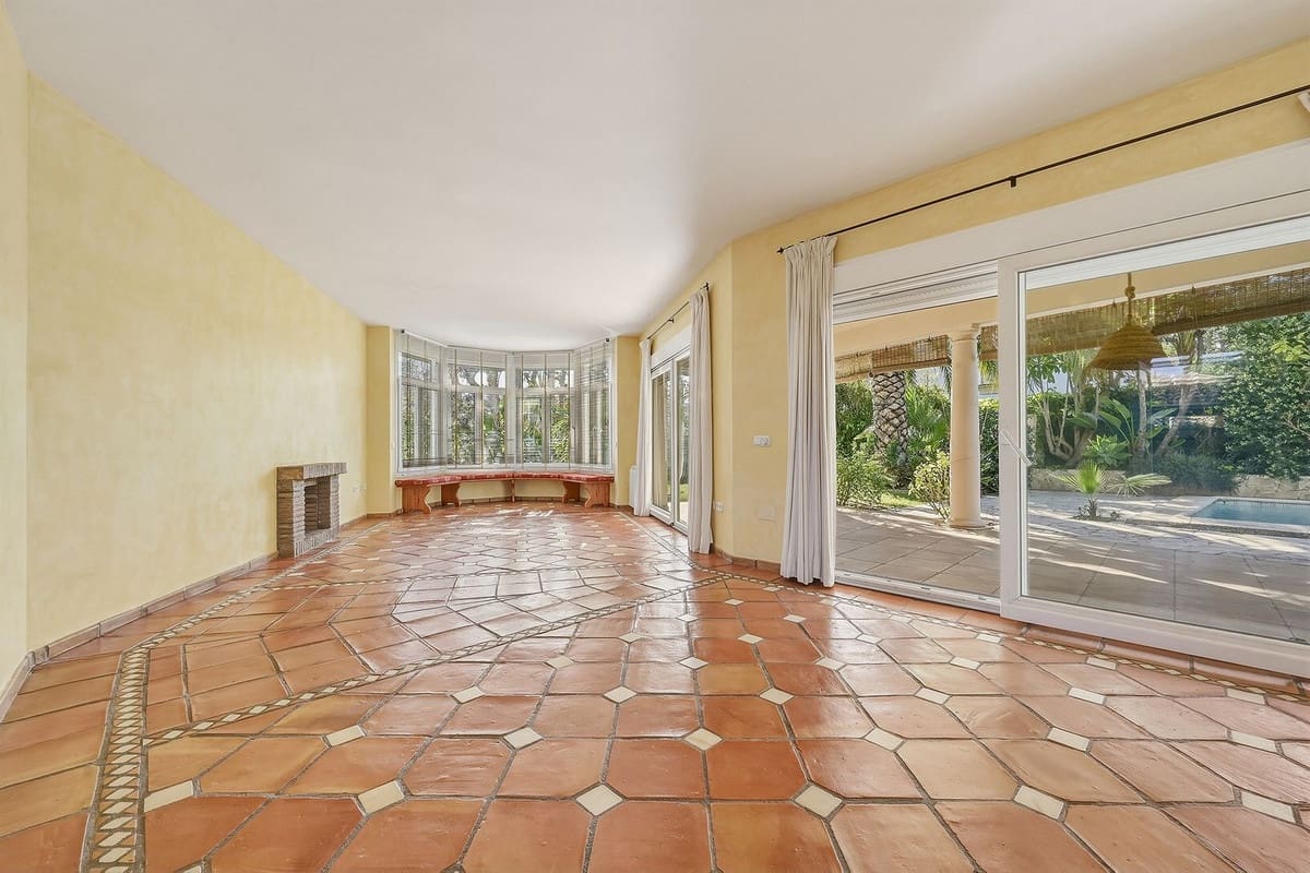 2 slaapkamer Villa te koop in La Reserva met zwembad garage - € 990.000 (Ref: 9685617)