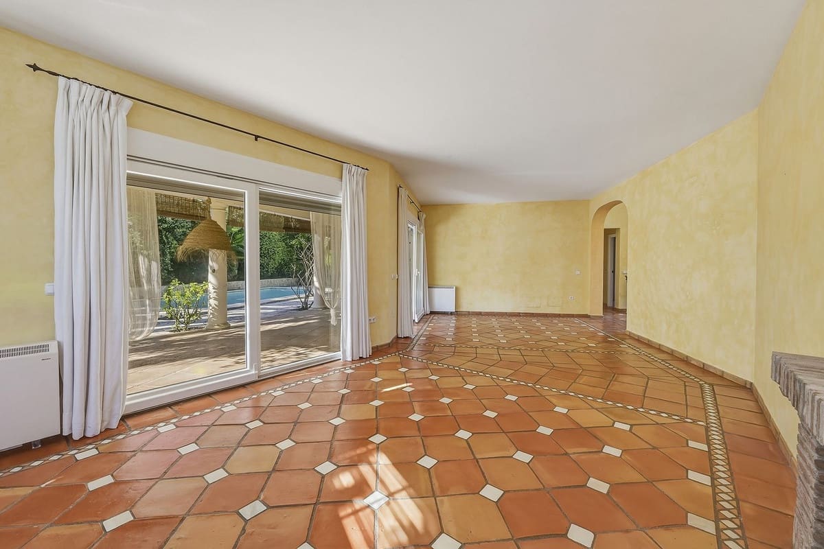 2 slaapkamer Villa te koop in La Reserva met zwembad garage - € 990.000 (Ref: 9685617)